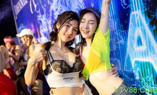 Đặc Sản Bikini tại Songkran Lễ Hội Té Nước Thái Lan 2024