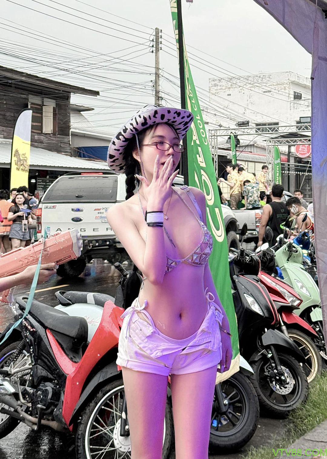 Đặc Sản Bikini tại Songkran Lễ Hội Té Nước Thái Lan 2024